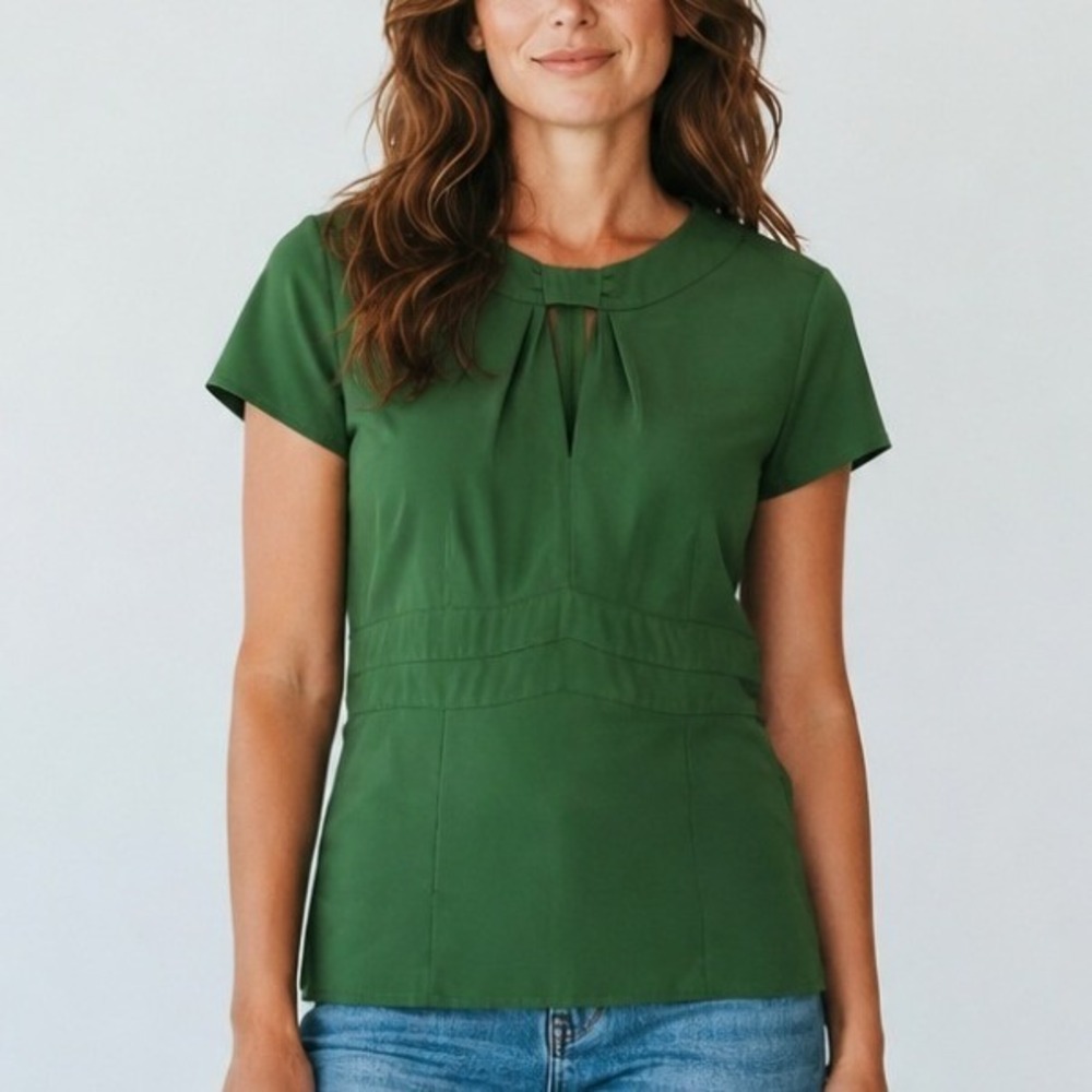 Ann Taylor Short Cap Sleeve Top in Green Size 8